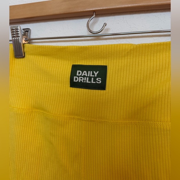 Daily Drills Ribbed Bike Shorts Size Small Yellow - Picture 2 of 3